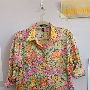 Ralph Lauren floral button up 🌸🌸